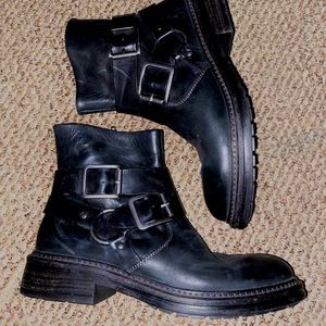 Buckled leather black heeled boots